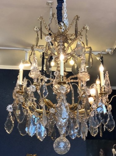 An important chandelier in Louis XV style. 