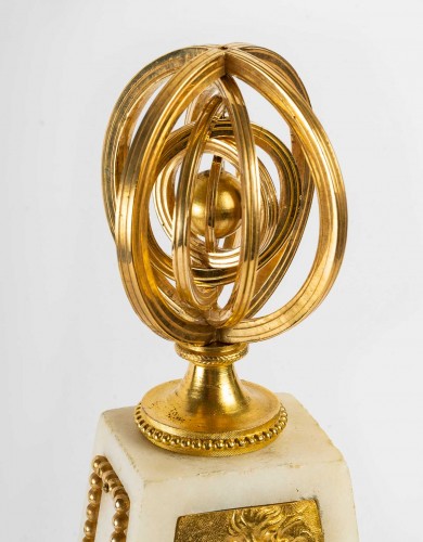 Antiquités - Pendule obélisque d'époque Louis XVI