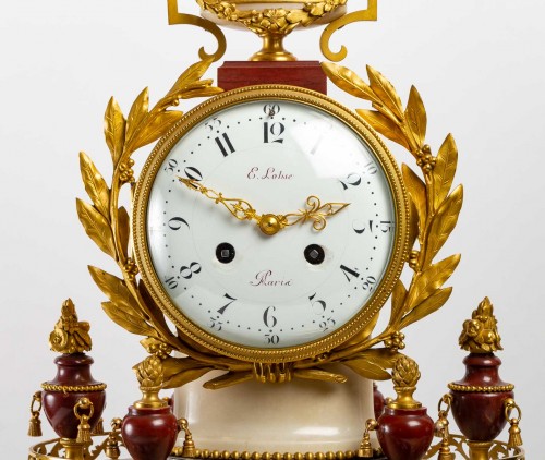 A white marble and gilt bronze clock - 