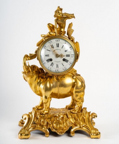 Antiquités - A bronze clock