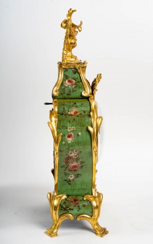XVIIIe siècle - Cartel avec sa console en vernis Martin du XVIIIe siècle