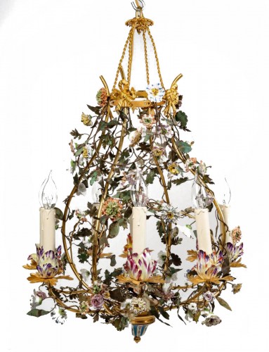 A Chandelier Decorated with Porcelain