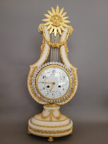 Importante pendule lyre, marbre blanc et bronze doré - Horlogerie Style Louis XVI