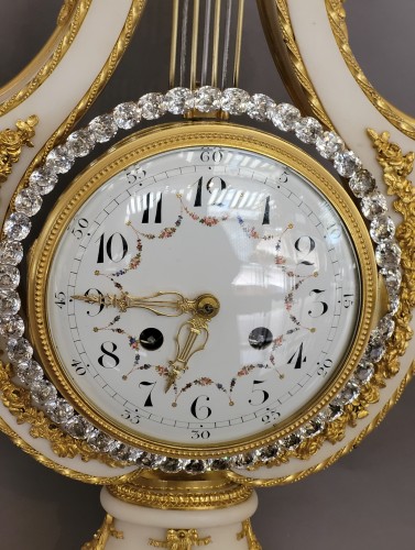 Importante pendule lyre, marbre blanc et bronze doré - Louis XVI