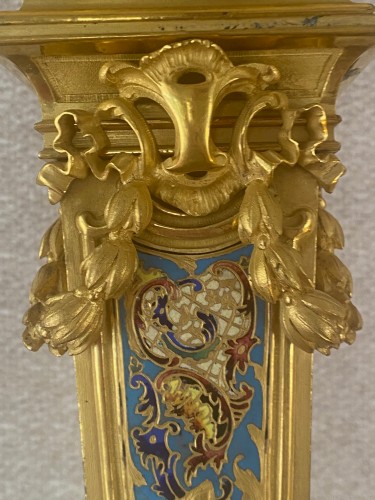 Horlogerie Pendule - Cartel de table en bronze doré et émail cloisonné attribué à  Louis-Constant SEVIN