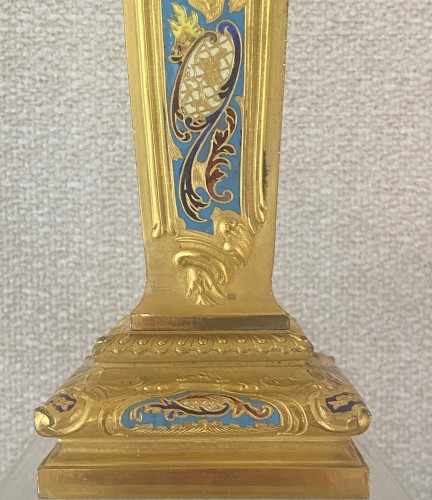 Cartel de table en bronze doré et émail cloisonné attribué à  Louis-Constant SEVIN - Hirsch Antiquités