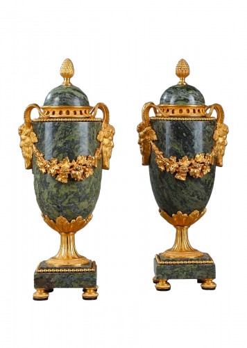 Paire de cassolettes en marbre vert et bronze doré