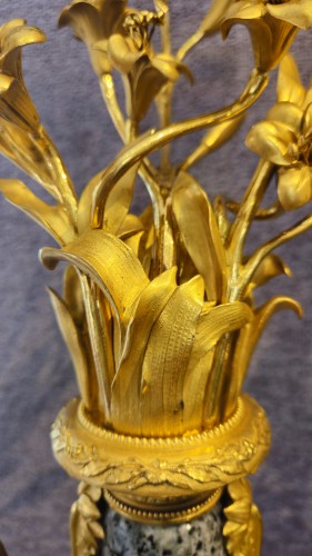 Antiquités - Paire de candélabres en bronze doré, granit et pierres de Rhin