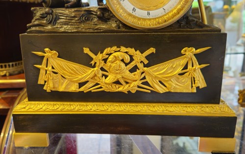 Pendule en bronze représentant Napoléon Bonaparte. 1820 - Empire