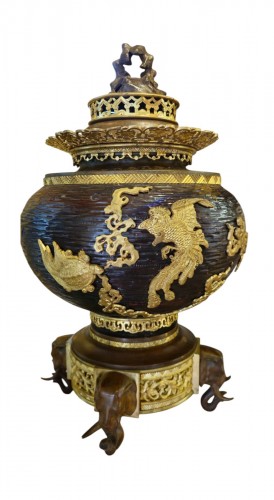 Important pot pourri en bronze doré et patiné, Vietnam fin XIXe début XXe