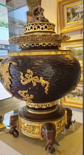 XXe siècle - Important pot pourri en bronze doré et patiné, Vietnam fin XIXe début XXe