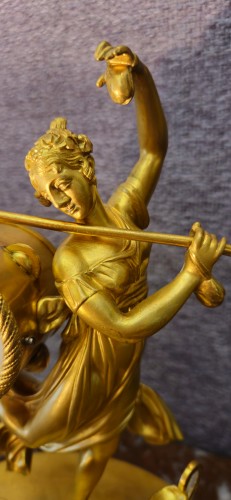  La Bacchante, pendule miniature Empire en bronze doré - Hirsch Antiquités