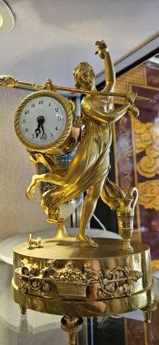  La Bacchante, pendule miniature Empire en bronze doré - Empire