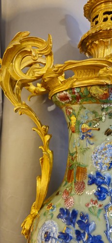 Lighting  - Important Chinese porcelain vase with polychrome and gilt decoration, mounted in gilt bronze