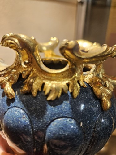 Objet de décoration Cassolettes, coupe et vase - Paire de vases Louis XV montés en émail sur cuivre