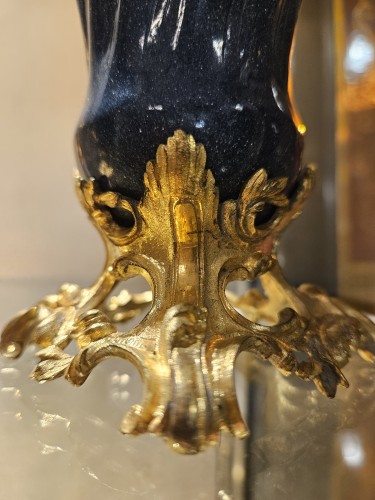 Paire de vases Louis XV montés en émail sur cuivre - Hirsch Antiquités