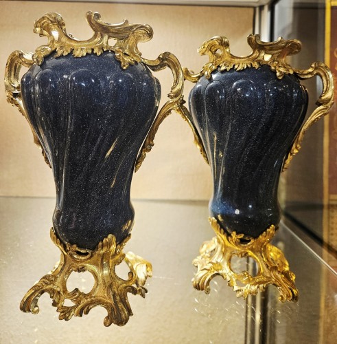 Paire de vases Louis XV montés en émail sur cuivre - Louis XV