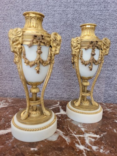 XIXe siècle - Bougeoirs cassolettes en marbre blanc de Carrare et bronze, début 19e siècle