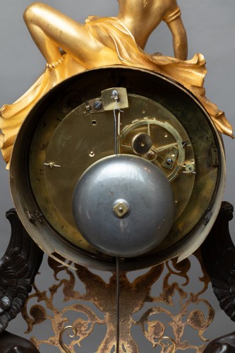 XIXe siècle - Importante pendule Empire "À la Bacchante" signée BAILLY