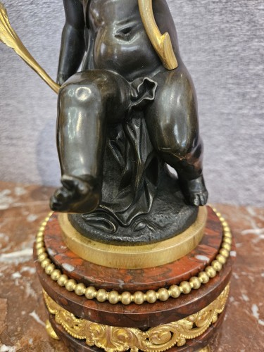 Antiquités - Paire de candélabres aux putti en bronze doré et patiné
