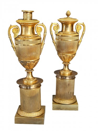 Paire de cassolettes-bougeoirs réversibles en bronze doré d'époque Empire