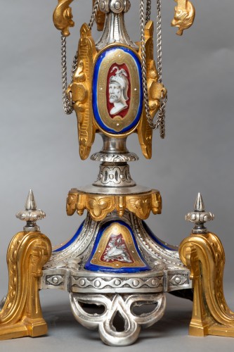 Antiquités - Neo-Gothic mantel garniture in gilt and silvered bronze