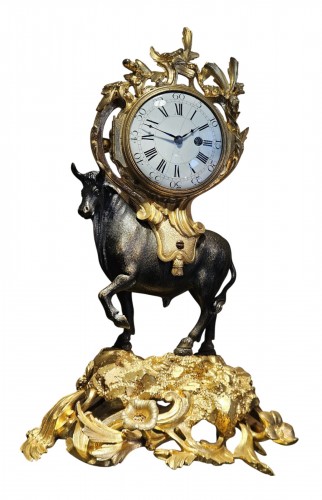 Pendule de table au taureau Louis XV
