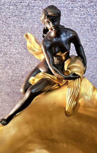 Grande coupe allégorique en bronze doré et patiné signée S.KINSBURGER (1855-1935) - Objet de décoration Style Art nouveau