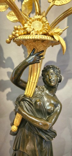 Louis XVI - Paire de candélabres aux figures allégoriques en bronze patiné et bronze doré, époque