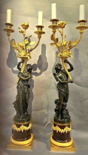 Antiquités - Paire de candélabres aux figures allégoriques en bronze patiné et bronze doré, époque