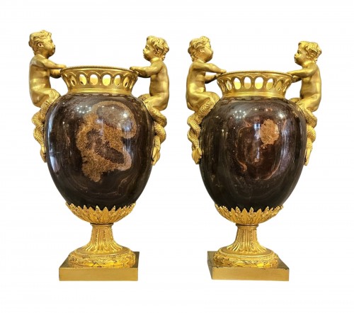 Paire de vases en jaspe Mokaïte et bronze doré au mercure, Paris vers 1805–1815