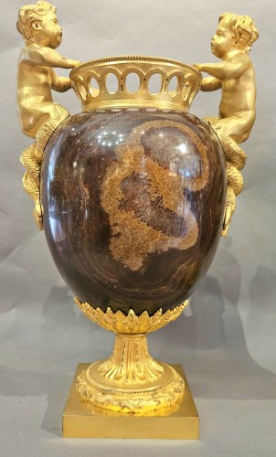 Paire de vases en jaspe Mokaïte et bronze doré au mercure, Paris vers 1805–1815 - Hirsch Antiquités