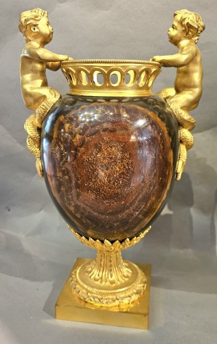 XIXe siècle - Paire de vases en jaspe Mokaïte et bronze doré au mercure, Paris vers 1805–1815