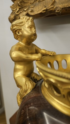 Antiquités - Paire de vases en jaspe Mokaïte et bronze doré au mercure, Paris vers 1805–1815