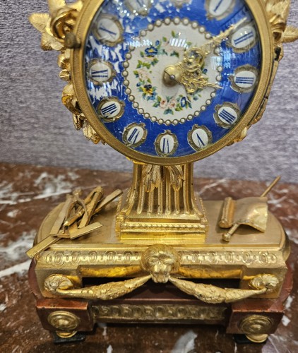 Horlogerie Pendule - Pendule aux symboles maçonniques, fin XVIIIe siècle, début XIXe.