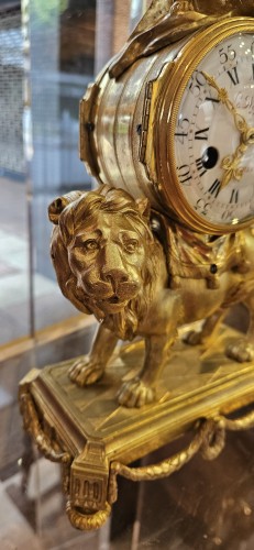 Horlogerie Pendule - Pendule au lion d'époque Louis XVI
