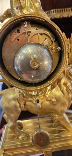 XVIIIe siècle - Pendule au lion d'époque Louis XVI