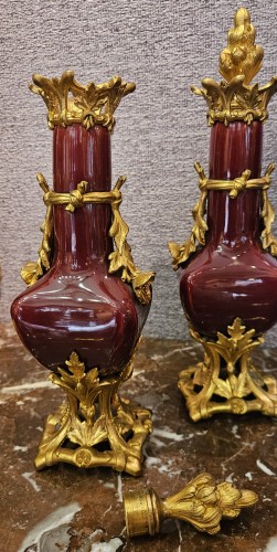 Objet de décoration Cassolettes, coupe et vase - Paire de flacons Napoléon III en porcelaine "sang de boeuf" et bronze doré et ciselé,