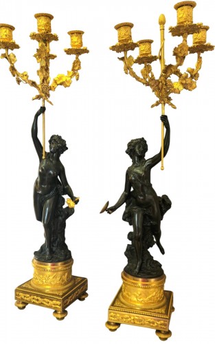 Paire de grands candélabres aux bacchantes, bronze patiné et doré au mercure