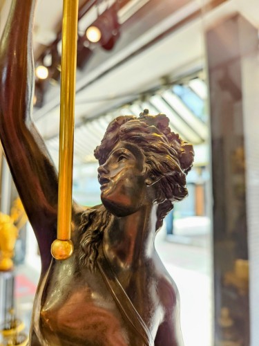 Paire de grands candélabres aux bacchantes, bronze patiné et doré au mercure - Hirsch Antiquités