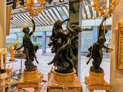  - Bacchanales, important groupe en bronze signé  Clodion