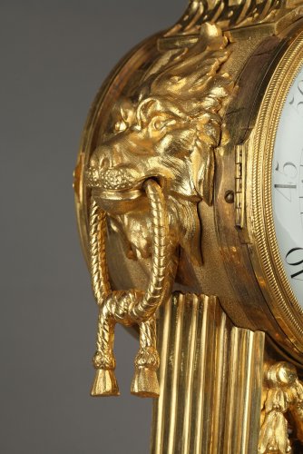 Pendule Louis XVI signée Richard à Paris, aux mufles de lion - Hirsch Antiquités