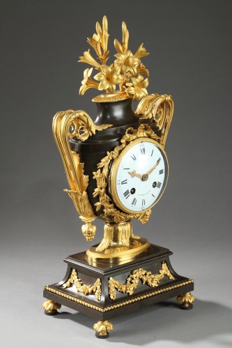 Louis XVI - Pendule Vase Louis XVI - THIABAUD, Horloger du Garde Meuble de la Couronne