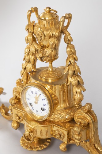 Horlogerie Pendule - Garniture en bronze doré au mercure maté et bruni