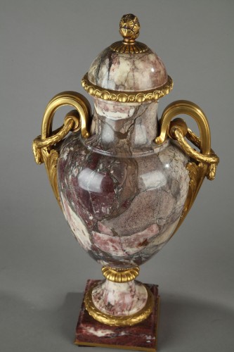 Objet de décoration Cassolettes, coupe et vase - Paire de vases couverts en marbre et bronze doré signés Susse Frères