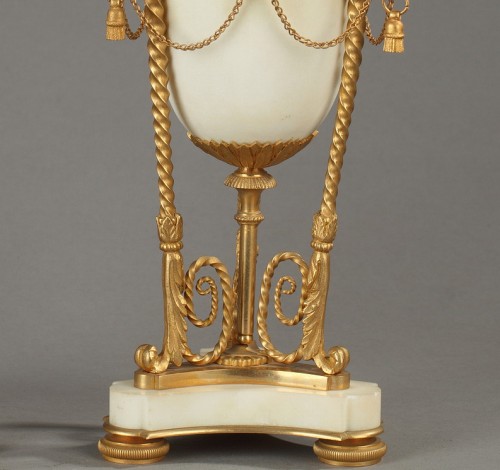 Objet de décoration  - Paire de cassolettes d'époque Louis XVI