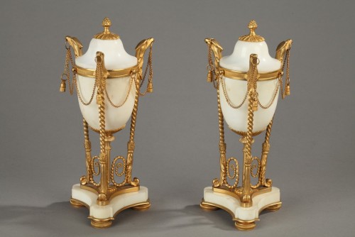 XVIIIe siècle - Paire de cassolettes d'époque Louis XVI