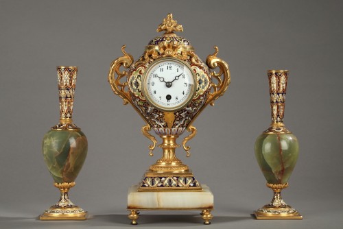 XIXe siècle - Garniture en onyx, bronze doré et émail cloisonné