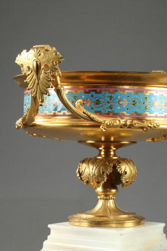 XIXe siècle - Grande coupe en bronze doré, onyx d'Algérie et émaux cloisonnés