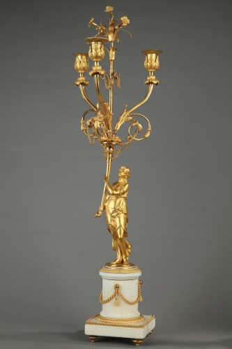Paire de candélabres Louis XVI en bronze doré - Hirsch Antiquités